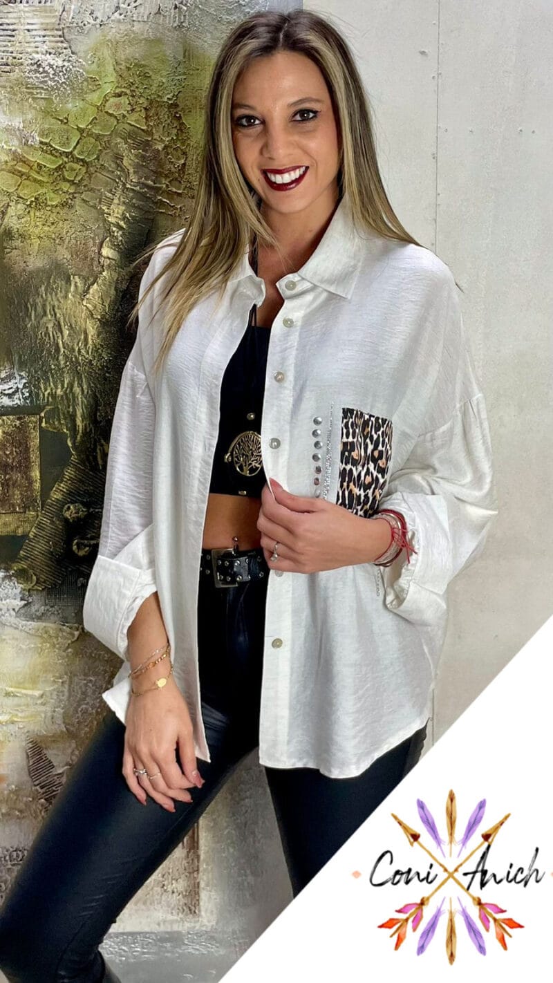 Blusa ITALY Símil Lino Aplicación Animal Print Jaspeada - Imagen 2
